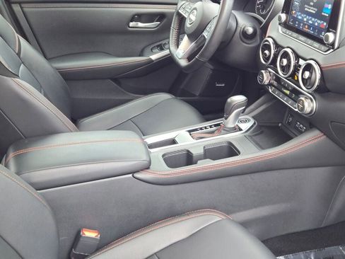Used 2025 Nissan Sentra SR w/ SR Premium Package image 9