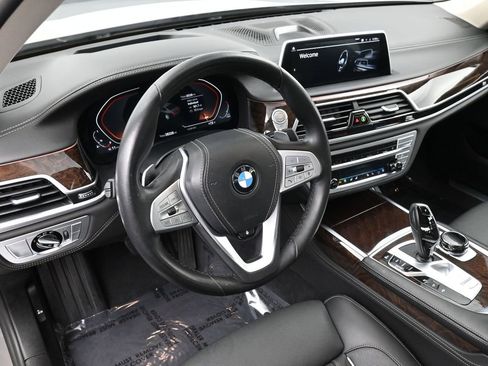 Used 2022 BMW 750i xDrive w/ Executive Package image 7