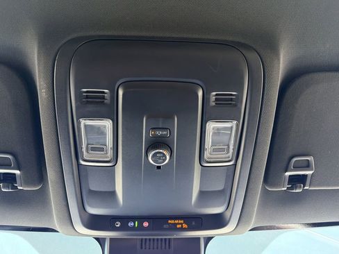 Used 2025 Chevrolet Tahoe Z71 AWD/4WD image 11