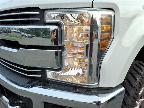 Used 2019 Ford F250 Lariat w/ Lariat Ultimate Package AWD/4WD image 3