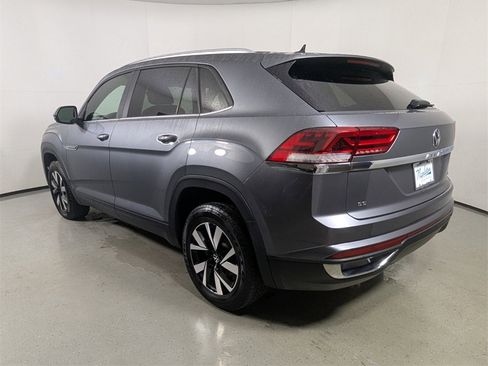 Used 2022 Volkswagen Atlas Cross Sport SE image 5