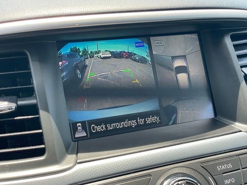 Used 2019 Nissan Pathfinder SL AWD/4WD image 30
