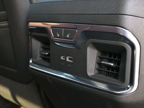 Used 2024 GMC Sierra 3500 Denali Ultimate image 15