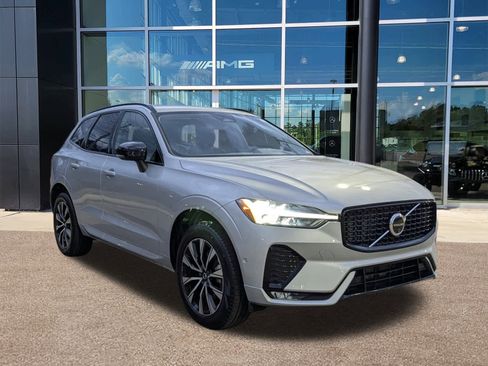 Used 2025 Volvo XC60 B5 Plus image 3