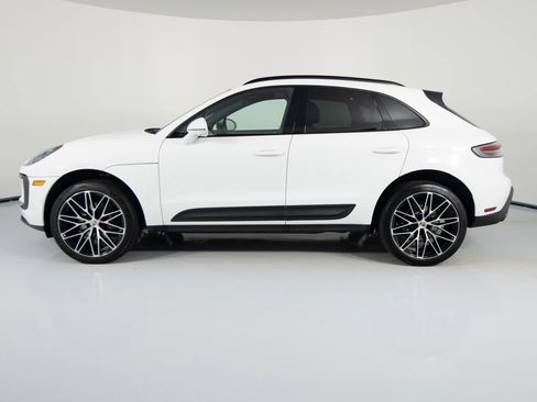 Certified 2026 Porsche Macan AWD/4WD image 2
