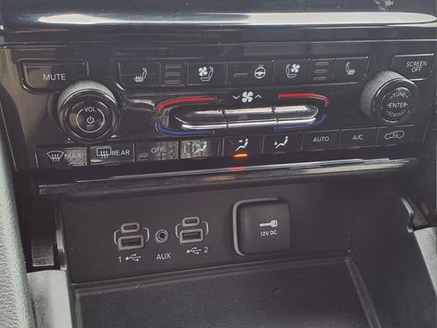 Used 2024 Jeep Grand Cherokee L Limited w/ Luxury Tech Group II image 19