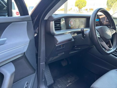 Used 2026 Volkswagen Tiguan SE FWD image 35