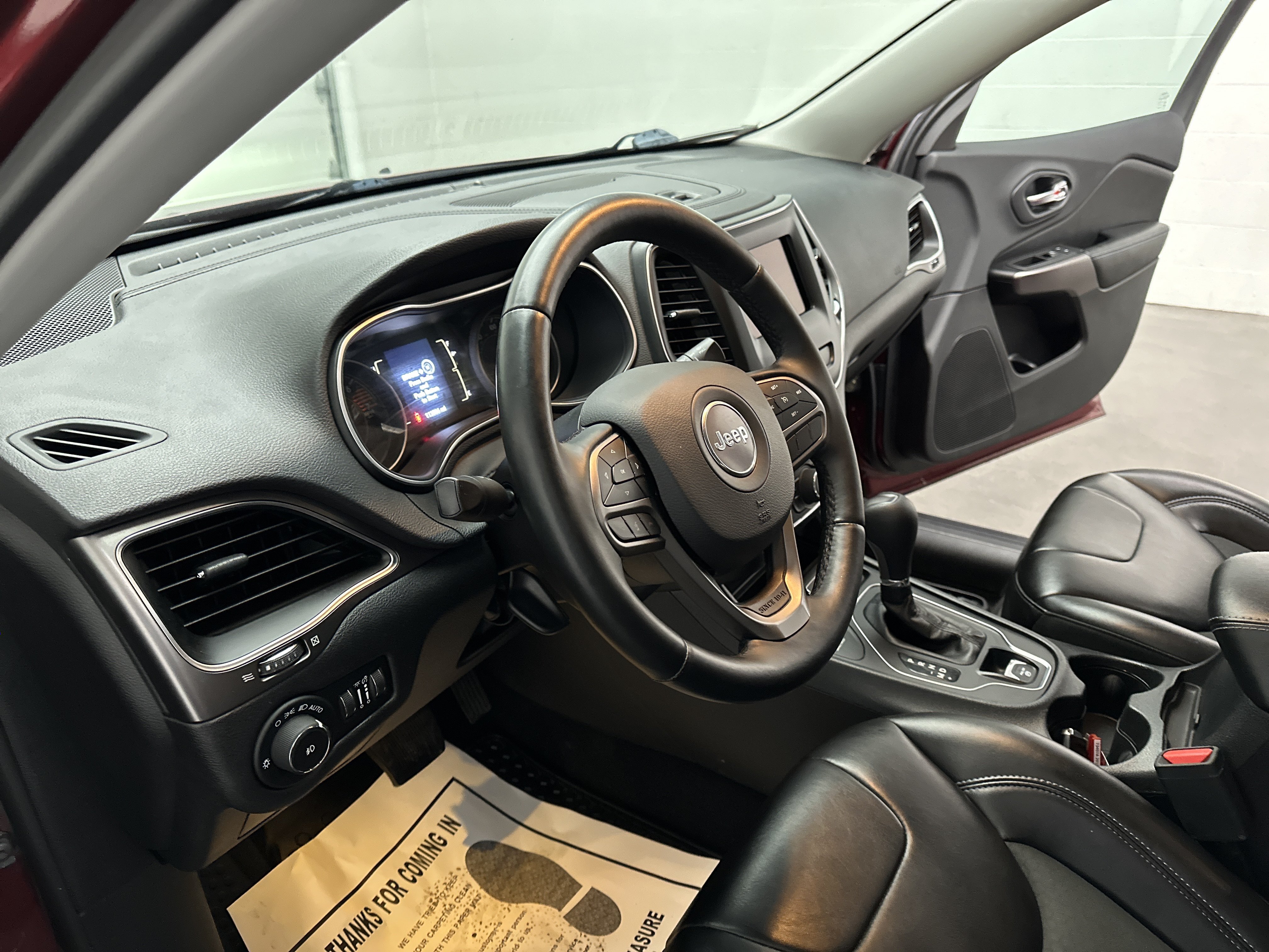Used 2019 Jeep Cherokee Latitude Plus w/ Cold Weather Group AWD/4WD image 16