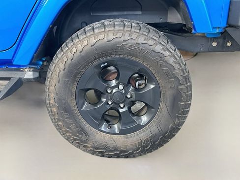 Used 2015 Jeep Wrangler Unlimited Sahara AWD/4WD image 33