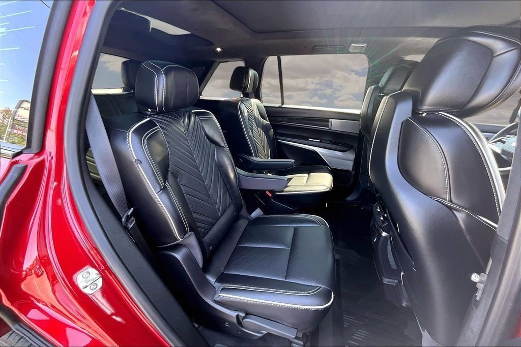 Certified 2026 Cadillac Vistiq Platinum w/ LPO, Floor Liner Package AWD/4WD image 25