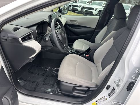 Used 2022 Toyota Corolla LE image 16