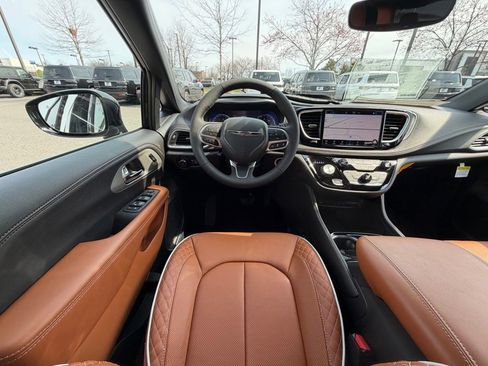 New 2026 Chrysler Pacifica Pinnacle image 14