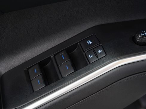 Used 2020 Toyota Highlander XLE image 24