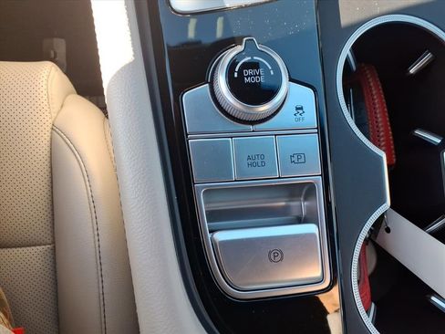 Used 2022 Genesis G70 2.0T image 22