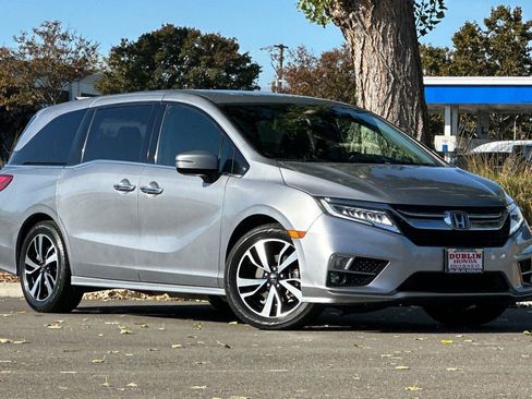 Used 2018 Honda Odyssey Elite image 2