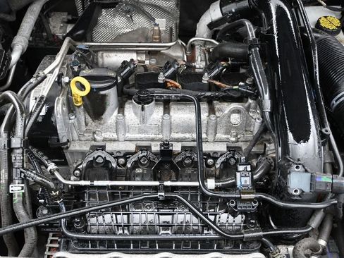 Used 2021 Volkswagen Golf 4-Door image 39