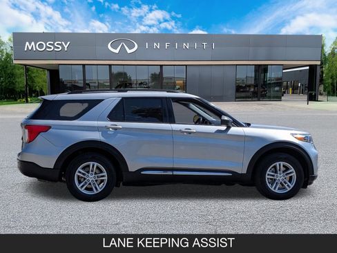 Used 2023 Ford Explorer XLT image 6