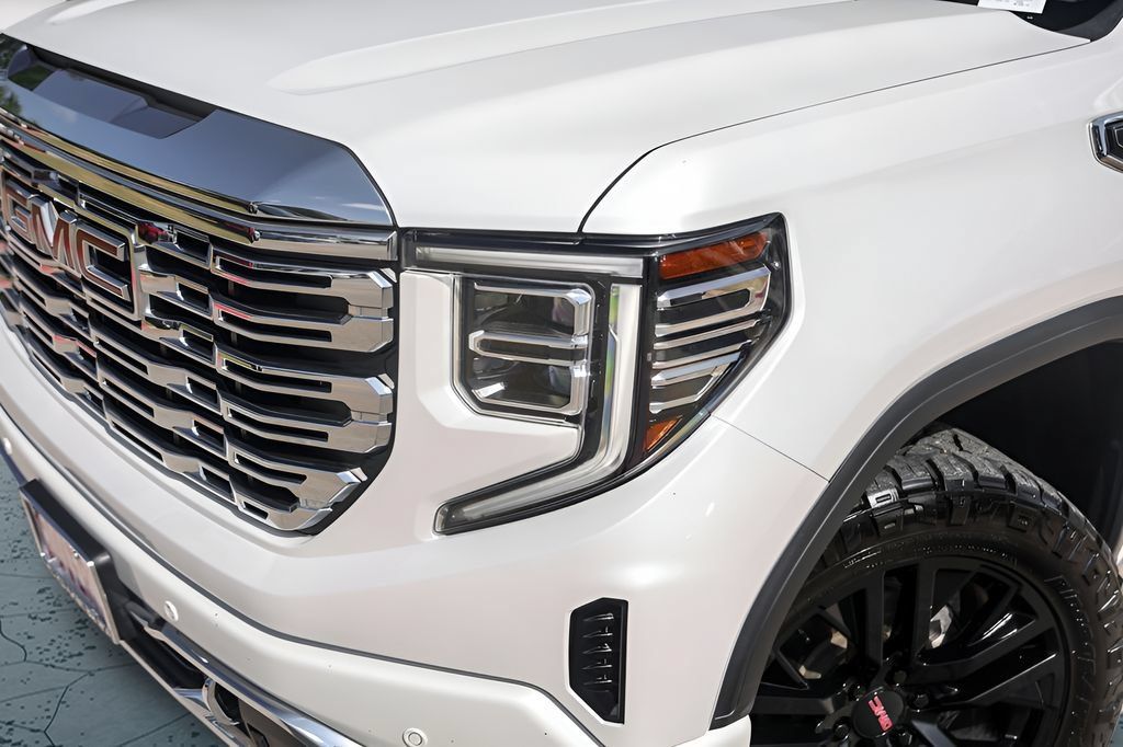 Used 2022 GMC Sierra 1500 Denali AWD/4WD image 3