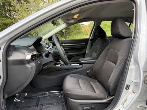 Used 2023 Nissan Altima 2.5 SV image 11
