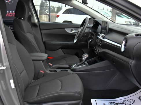 Used 2023 Kia Forte LXS image 36