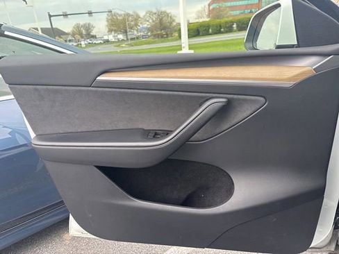 Used 2023 Tesla Model Y Long Range image 18