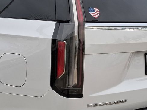 Used 2021 Cadillac Escalade Premium Luxury image 9