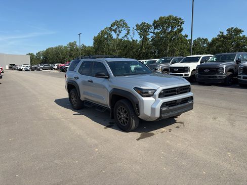 Used 2025 Toyota 4Runner SR5 RWD image 4