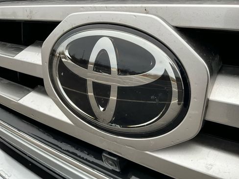 Used 2023 Toyota Tacoma Limited image 18