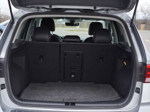 Used 2023 Volkswagen Taos SE w/ Panoramic Sunroof Package image 19