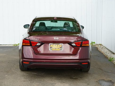 Used 2024 Nissan Altima 2.5 SV FWD image 5