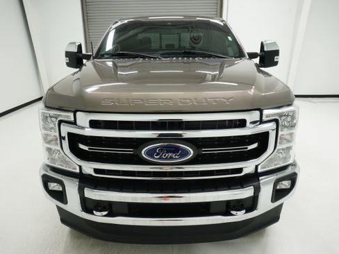 Used 2022 Ford F250 Lariat w/ Chrome Package image 2