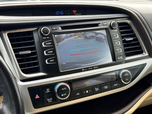 Used 2018 Toyota Highlander XLE image 36