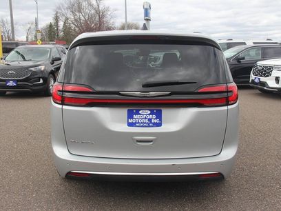 Used 2024 Chrysler Pacifica Touring-L