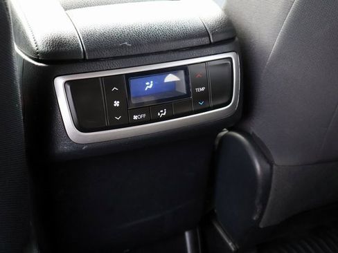 Used 2019 Toyota Highlander LE image 24