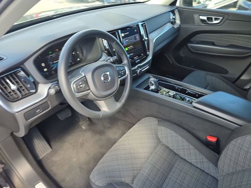 Certified 2023 Volvo XC60 B5 Core image 23