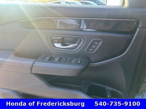 Certified 2025 Honda Pilot TrailSport image 25