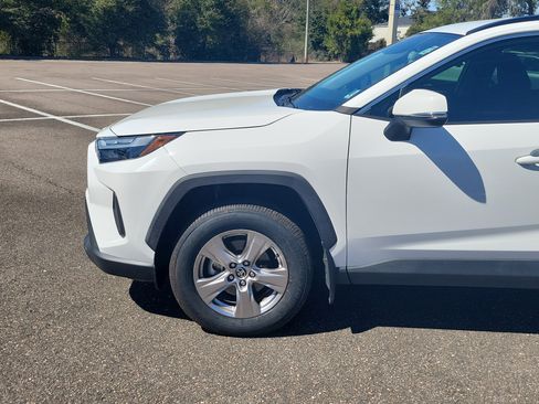Used 2022 Toyota RAV4 XLE image 3