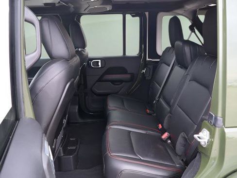 Used 2024 Jeep Wrangler Unlimited Rubicon AWD/4WD image 19