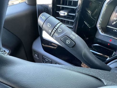 Used 2025 GMC Sierra 1500 Elevation image 36