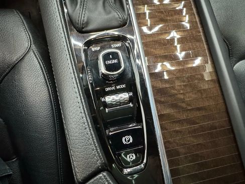 Used 2016 Volvo XC90 T6 Momentum w/ Momentum Plus Package image 19