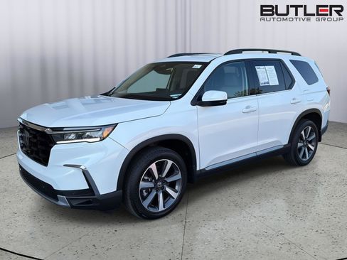 Used 2025 Honda Pilot Touring image 1