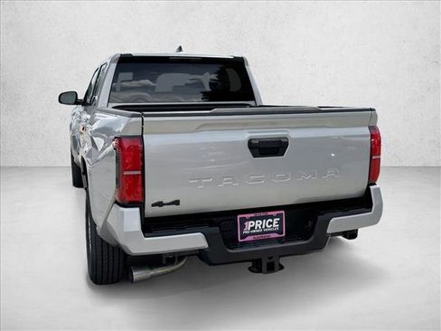 Certified 2025 Toyota Tacoma SR5 AWD/4WD image 5