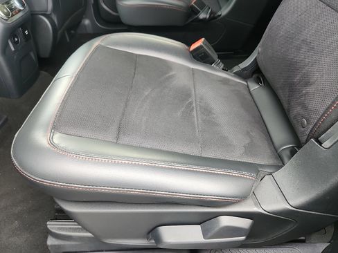 Used 2025 Ford Explorer ST image 27