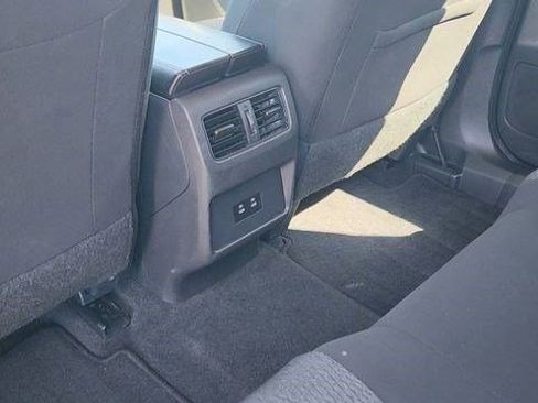 Used 2025 Nissan Rogue SV AWD/4WD image 17