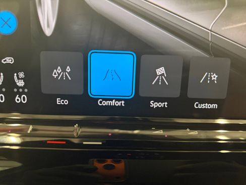 Used 2024 Volkswagen Atlas Cross Sport SE image 37