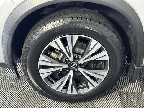 Used 2022 Nissan Rogue SV image 10