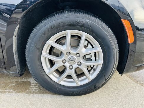 Used 2024 Chrysler Pacifica Touring-L image 32