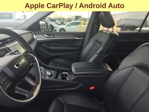 Used 2024 Jeep Grand Cherokee L Limited w/ Black Appearance Package AWD/4WD image 10