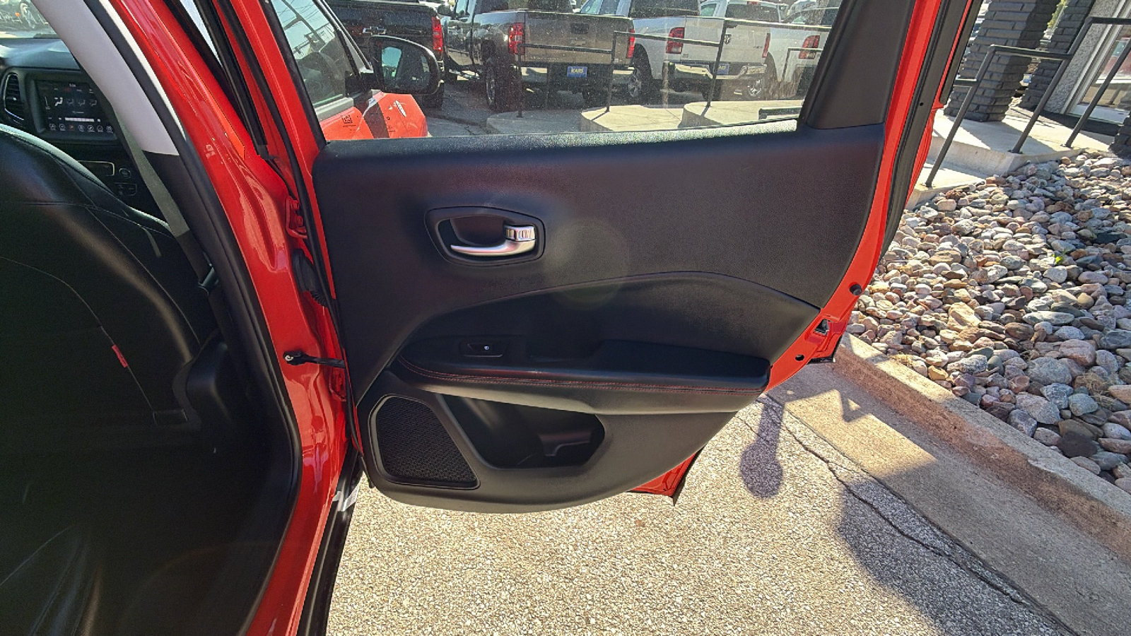 Used 2018 Jeep Compass Trailhawk w/ Cold Weather Group AWD/4WD image 17