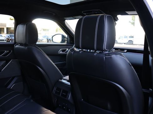 Used 2018 Land Rover Range Rover Velar R-Dynamic SE image 39